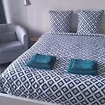 Studio Avec Balcon, Lumineux, Centre Aix Les Bains